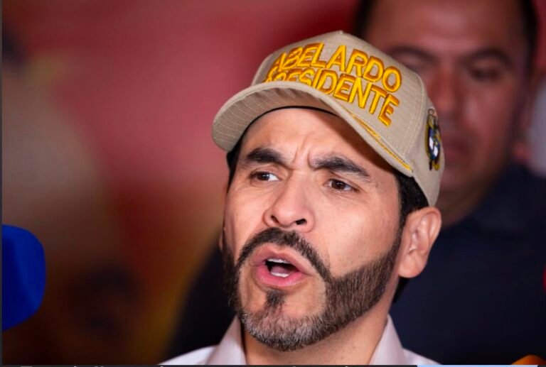 De La Espriella se somete a examen médico y propone que sea obligatorio para candidatos presidenciales