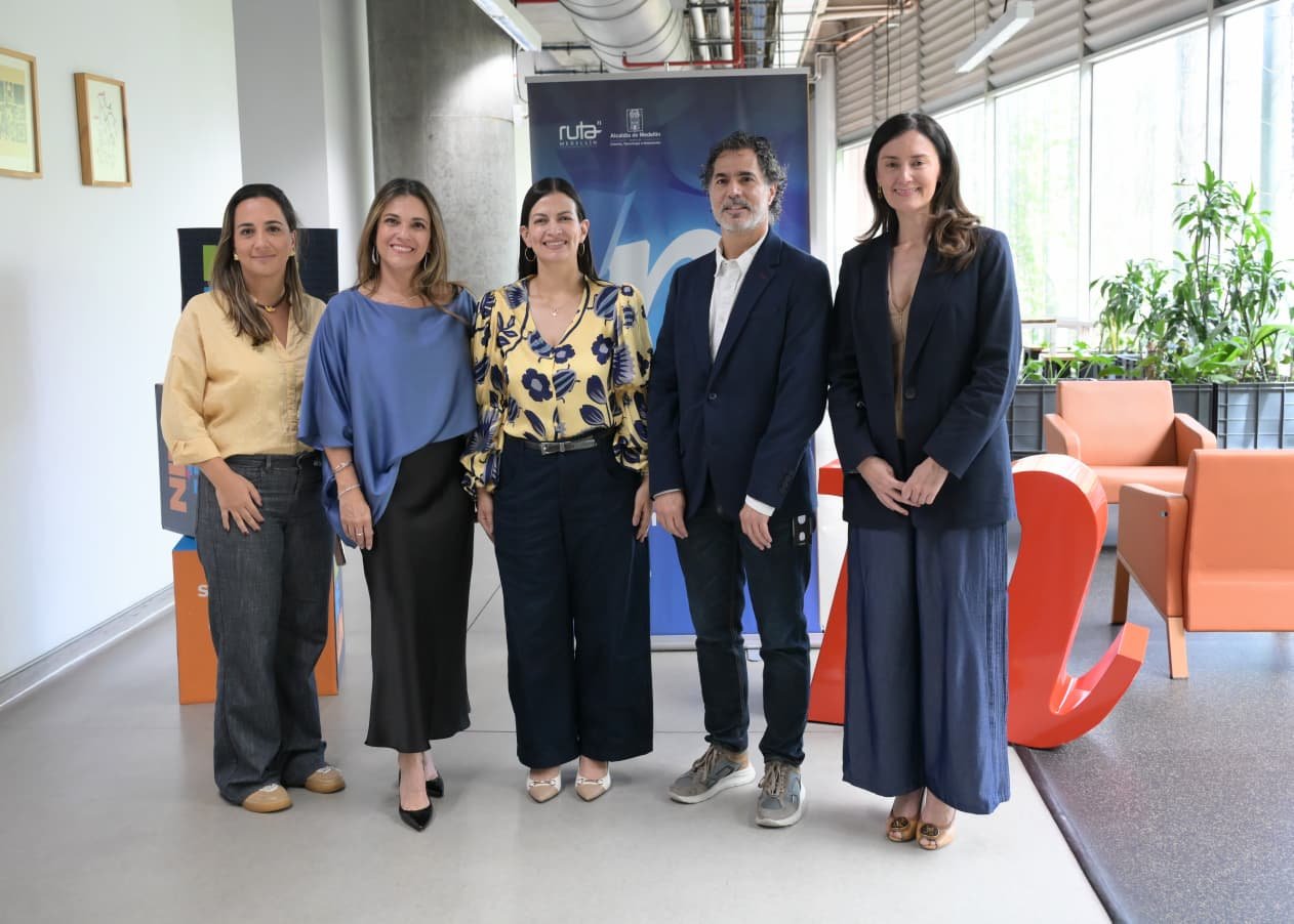 Visa y Alcaldía de Medellín lanzan programa gratuito para que 7.000 ciudadanos mejoren sus finanzas