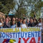Están desesperados! Aunque esta vez no fue en mármol, la izquierda volvió a prometer que no hará constituyente y suspendió la iniciativa
