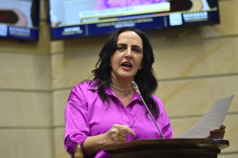 ¿Hacia dónde va María Fernanda Cabal? Su salida del Congreso coincide con una ola de renuncias para disputar el poder regional