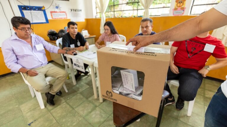 Denuncian búsqueda de hasta 40 buses para presunto trasteo de votos en Chocó y la Costa Atlántica