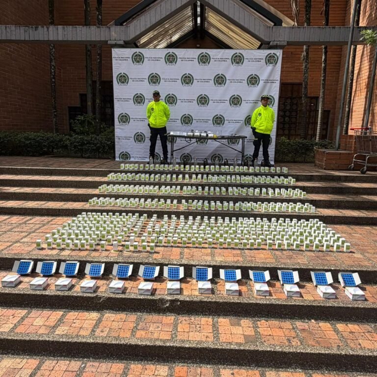 Cae laboratorio de tusi en Medellín: 25.000 dosis de droga, armas y siete capturas